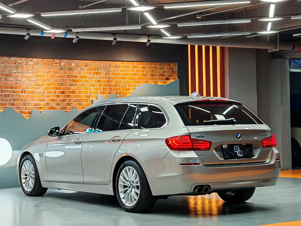 BMW 5 Series 2015 — фото 15