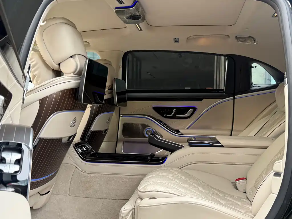 Mercedes-Benz Maybach S-Class 2023 — фото 10