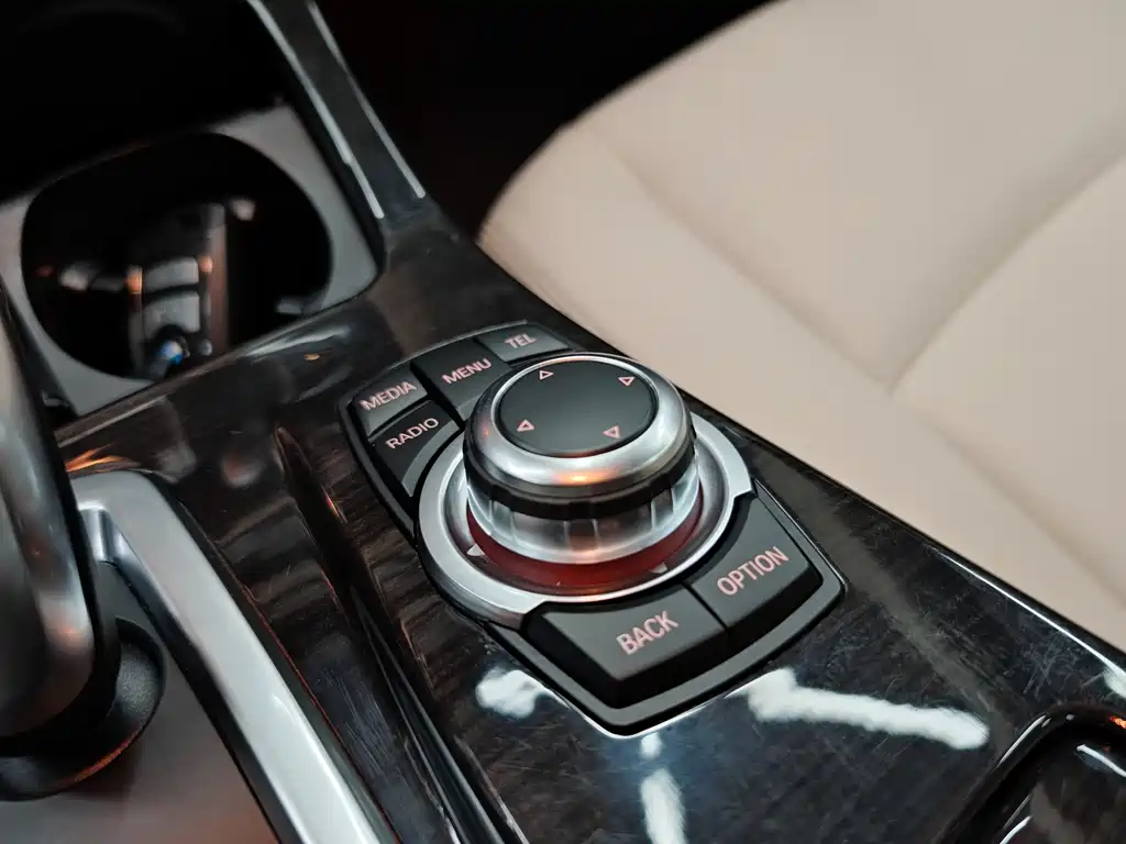 BMW 5 Series 2015 — фото 32