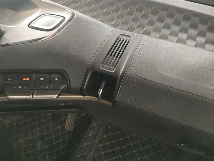Baojun KiWi EV 2022 — фото 13
