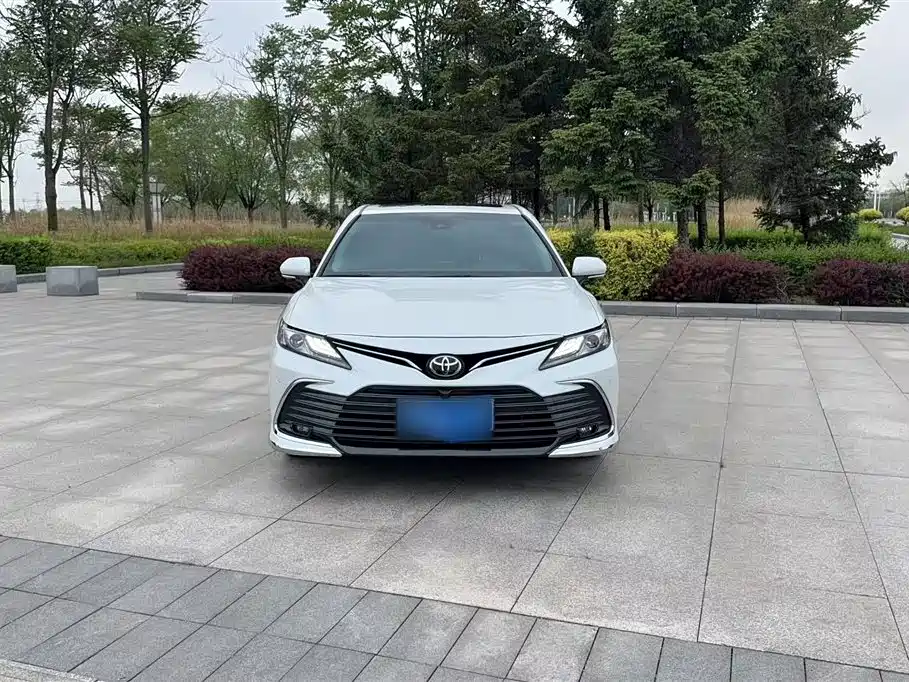 Toyota Camry 2022 — фото 7