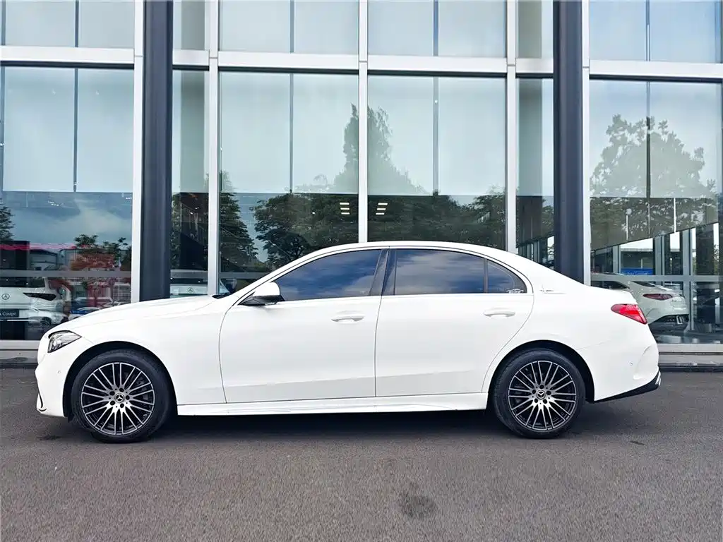 Mercedes-Benz C-Class 2025 — фото 3