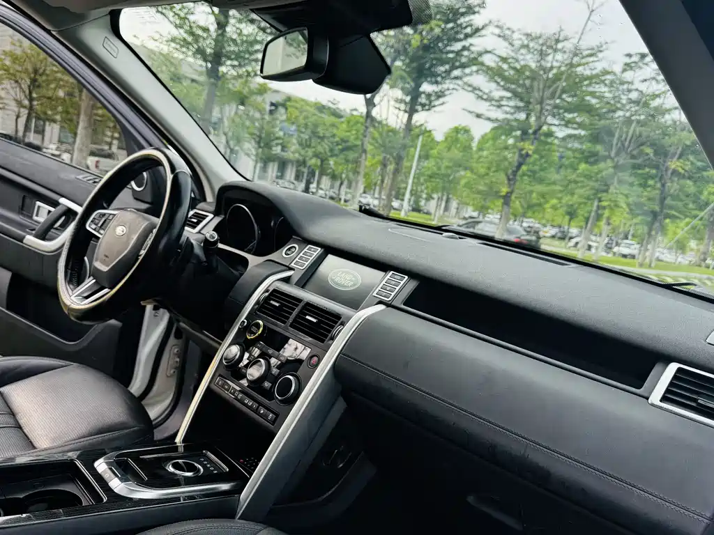 Land Rover Discovery Sport 2018 — фото 11