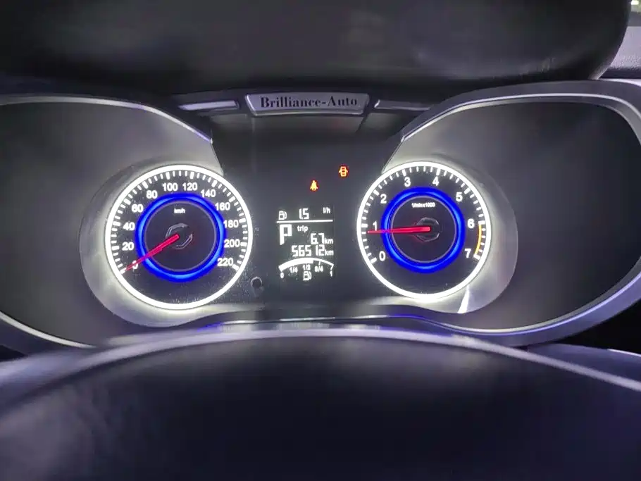Brilliance V3 2015 — фото 14