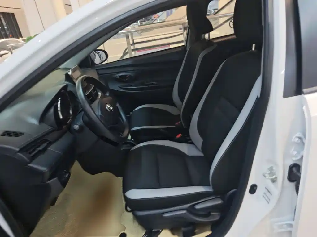 Toyota Yaris L 2020 — фото 15