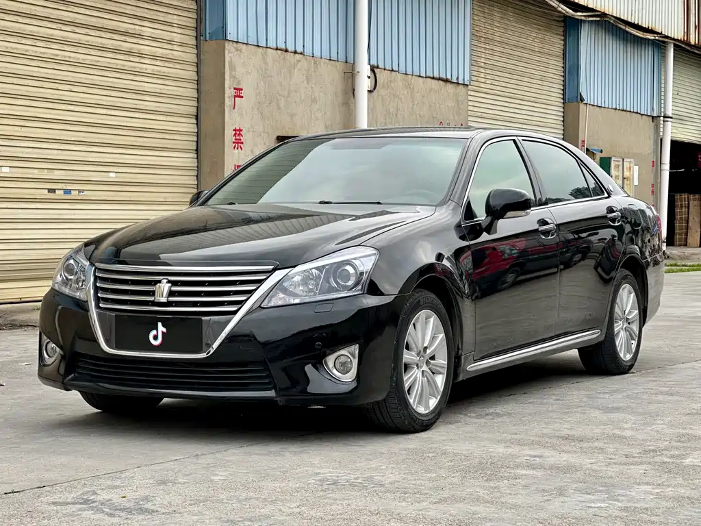 Toyota Crown 2013 — фото 1