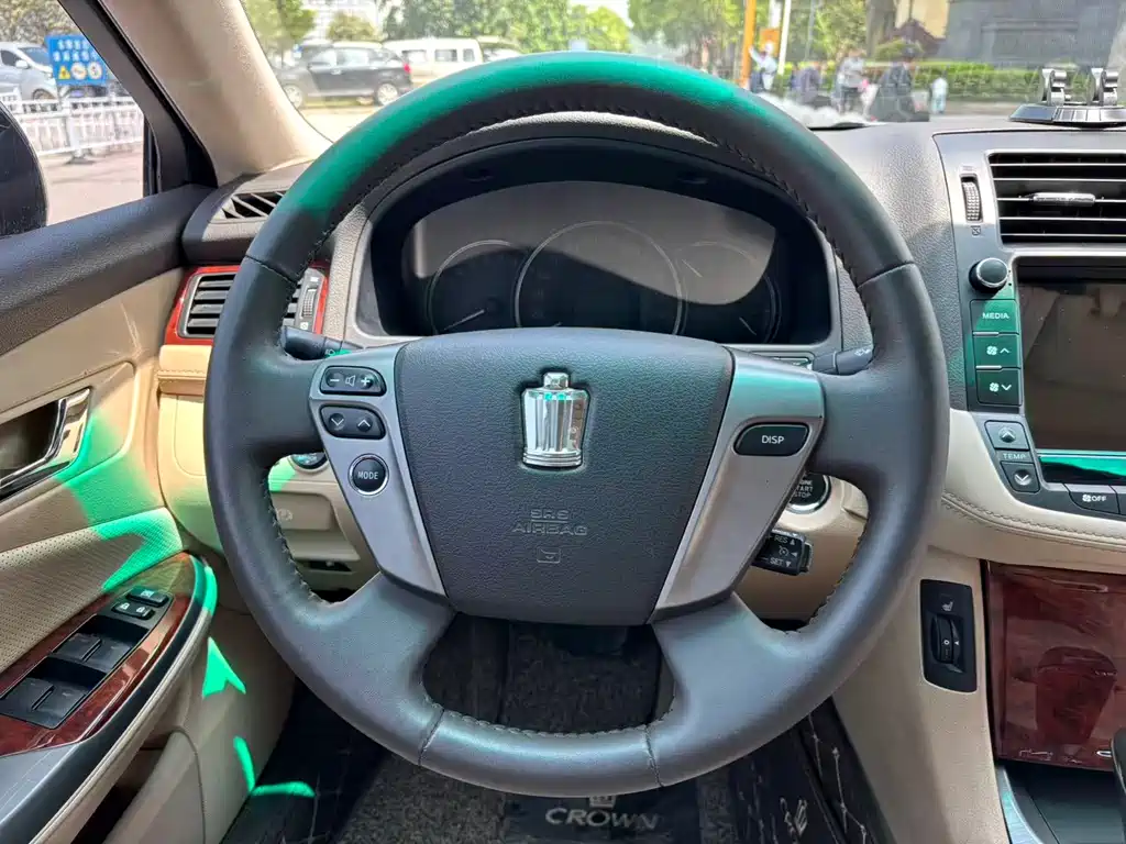 Toyota Crown 2013 — фото 10