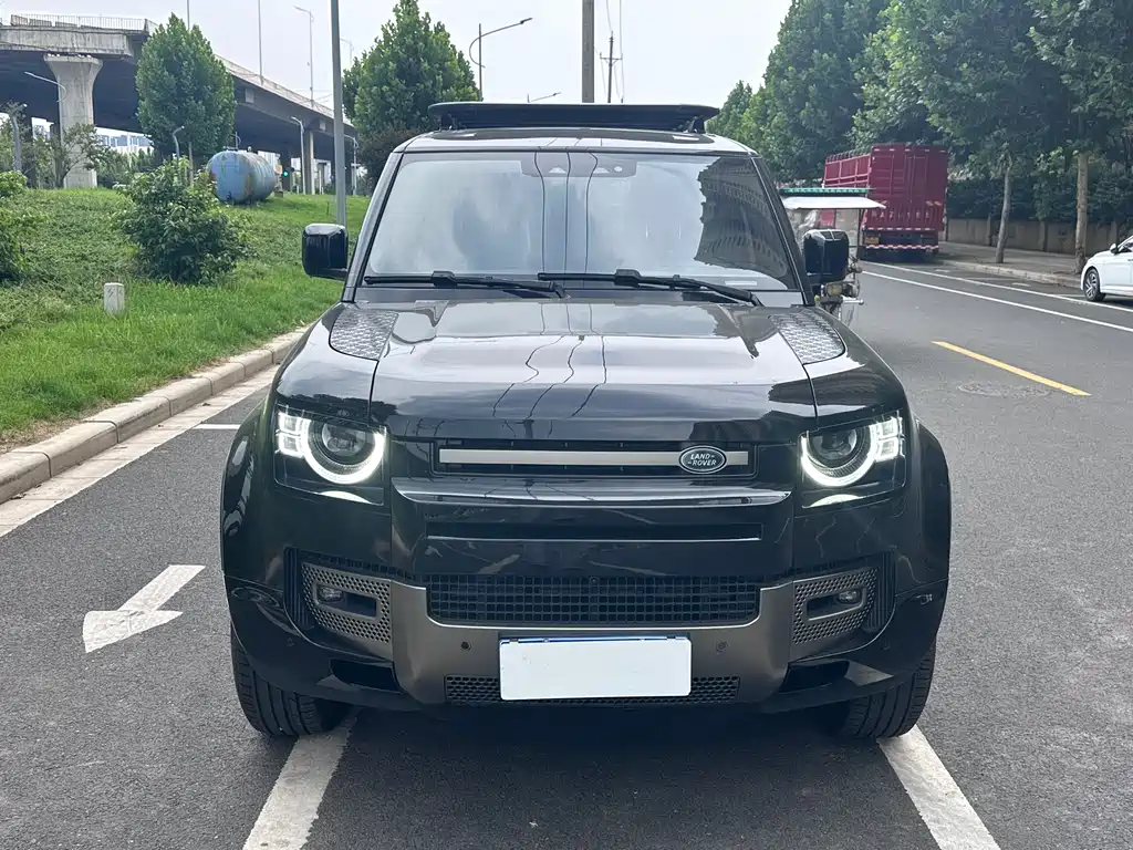 Land Rover Defender 2025