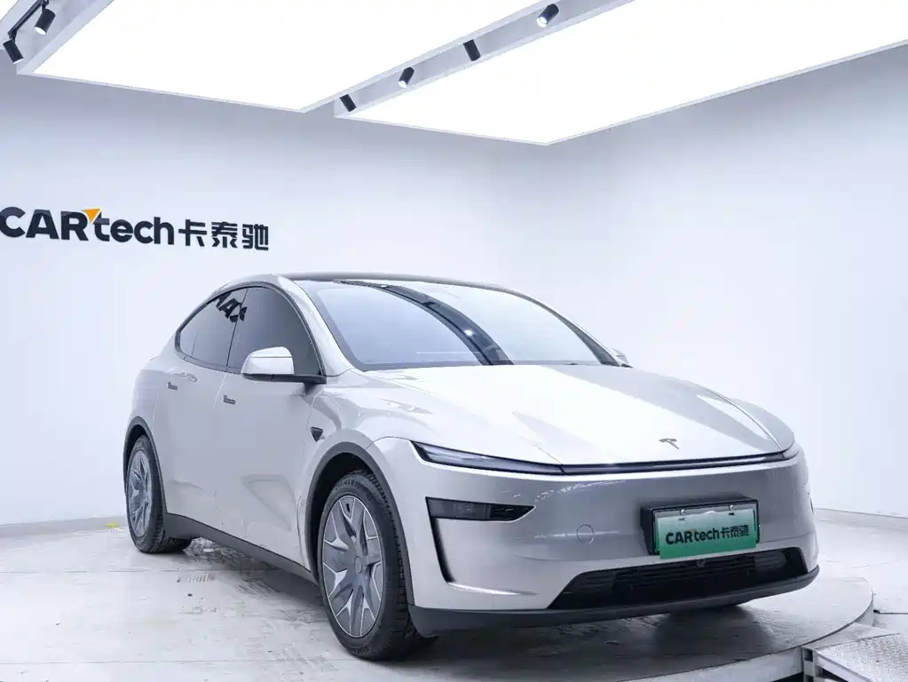 Tesla Model Y L 2026