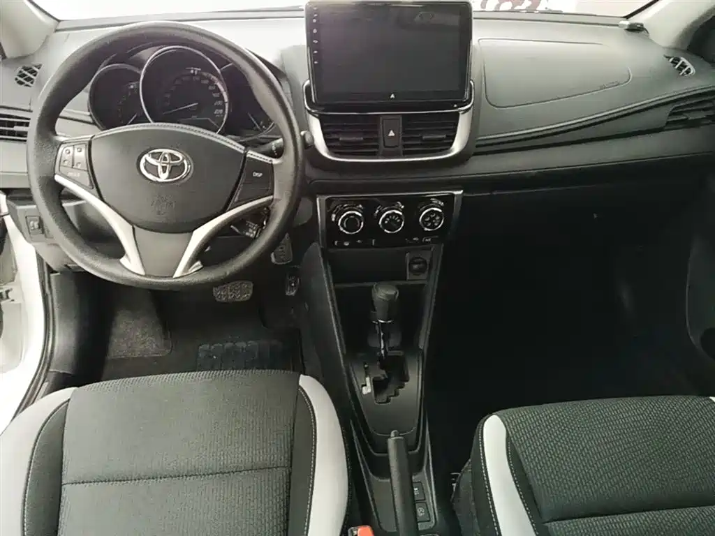Toyota Yaris L 2022 — фото 10