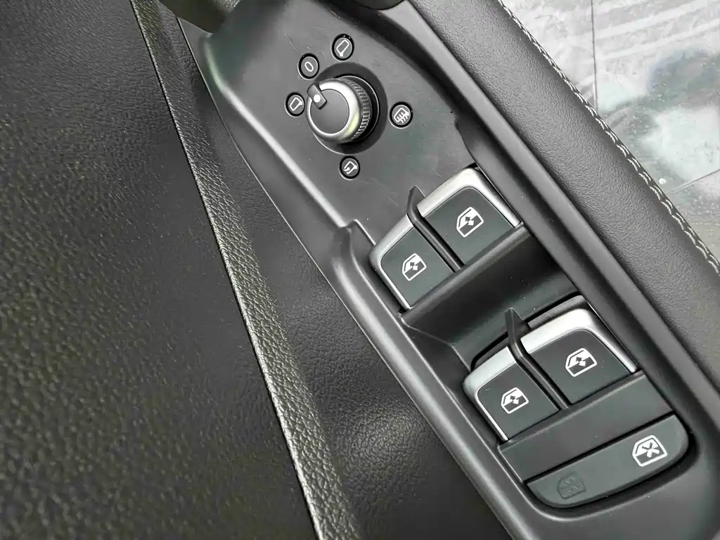 Audi Q2L 2022 — фото 17