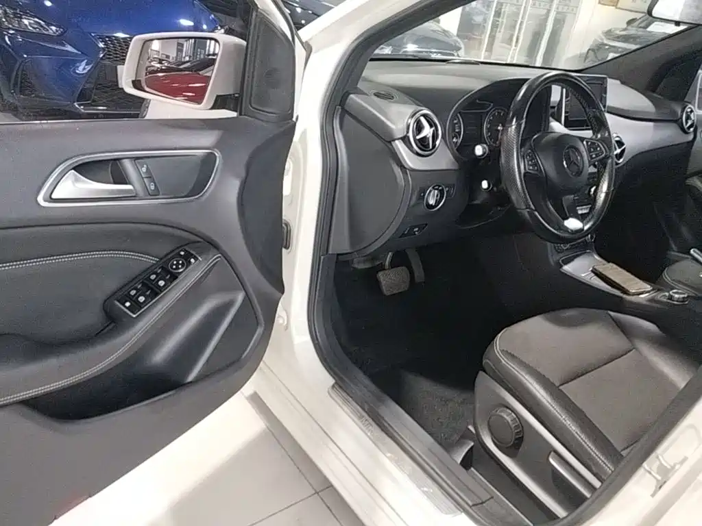 Mercedes-Benz B-Class 2015 — фото 16