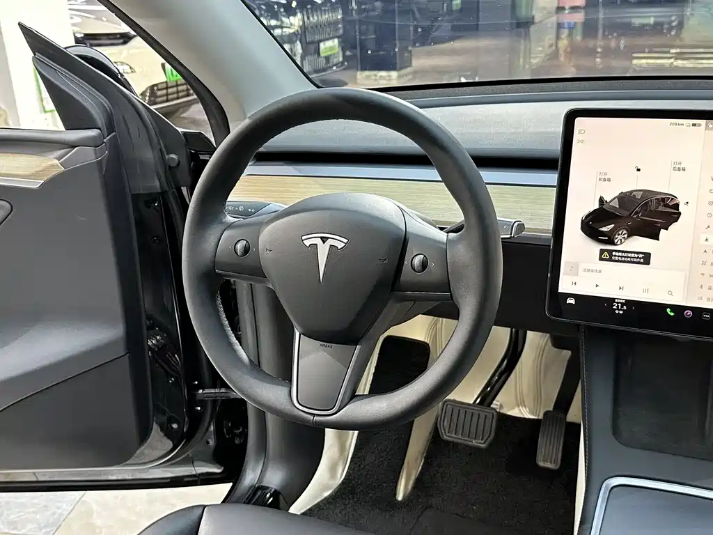 Tesla Model Y 2022 — фото 10