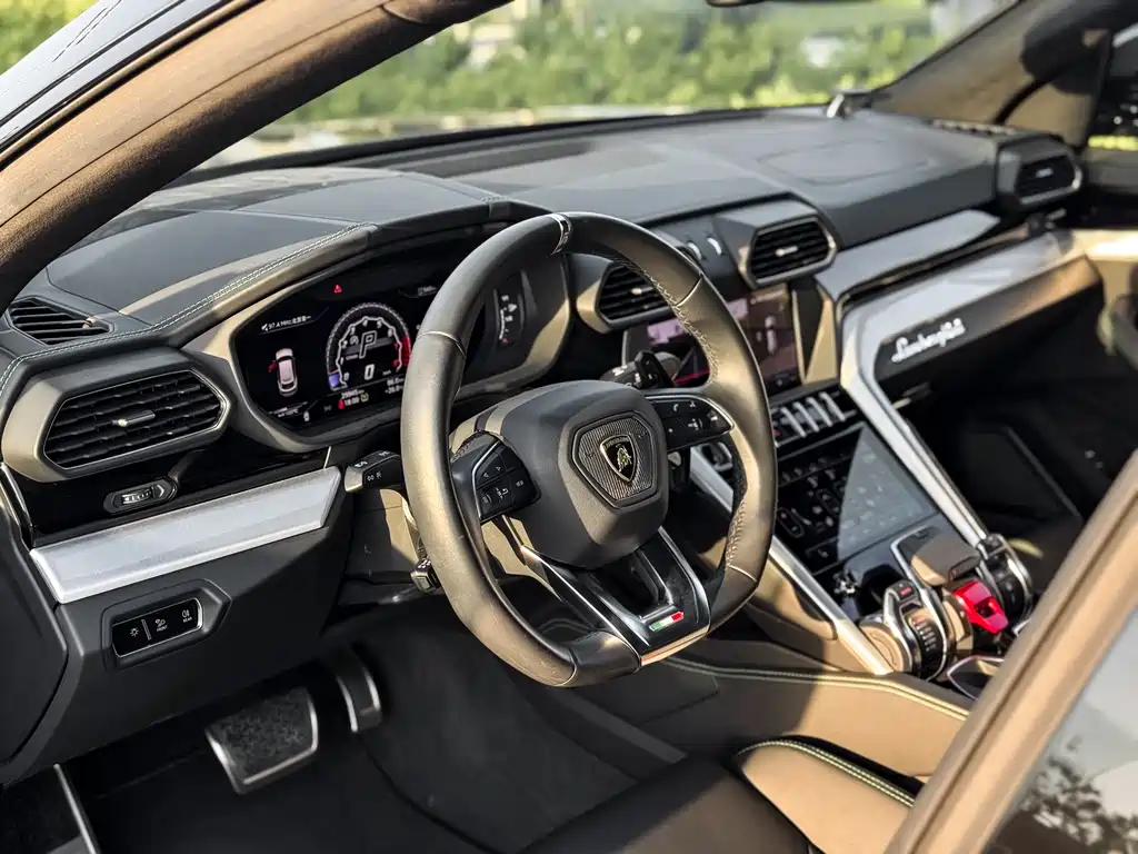 Lamborghini Urus 2019 — фото 11