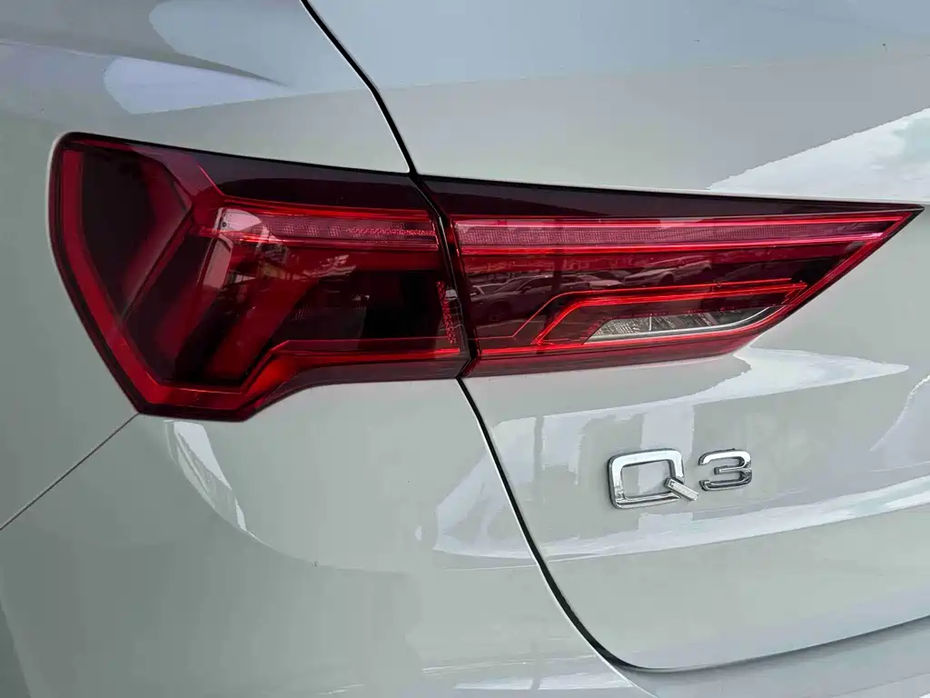 Audi Q3 2023 — фото 39