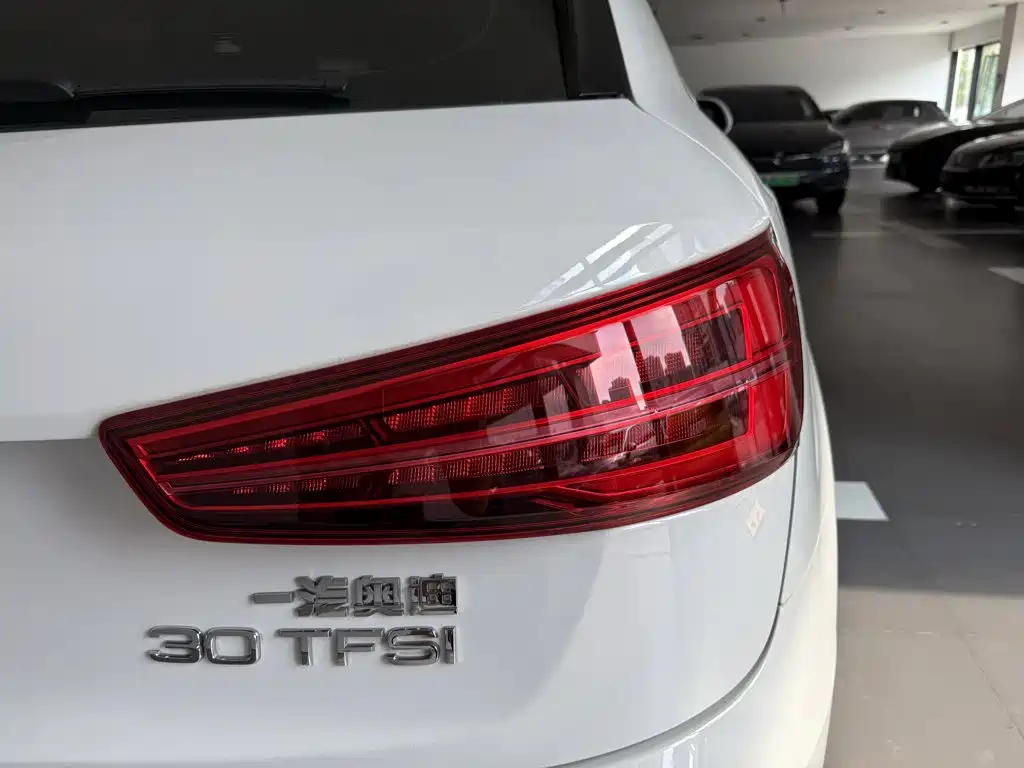Audi Q3 2019 — фото 13