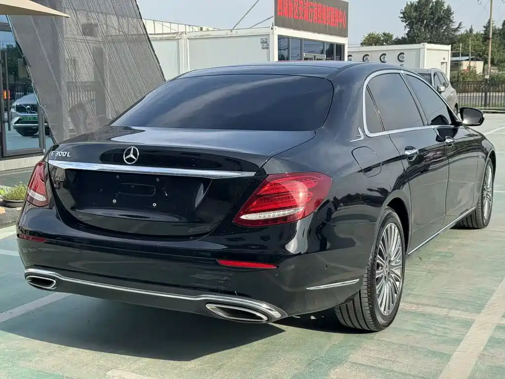 Mercedes-Benz E-Class 2020 — фото 19