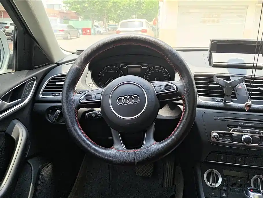 Audi Q3 2013 — фото 15