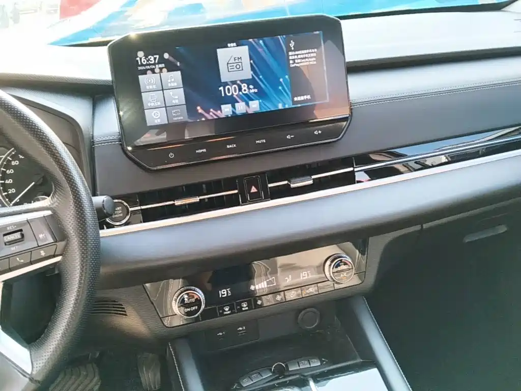 Mitsubishi Outlander 2023 — фото 13