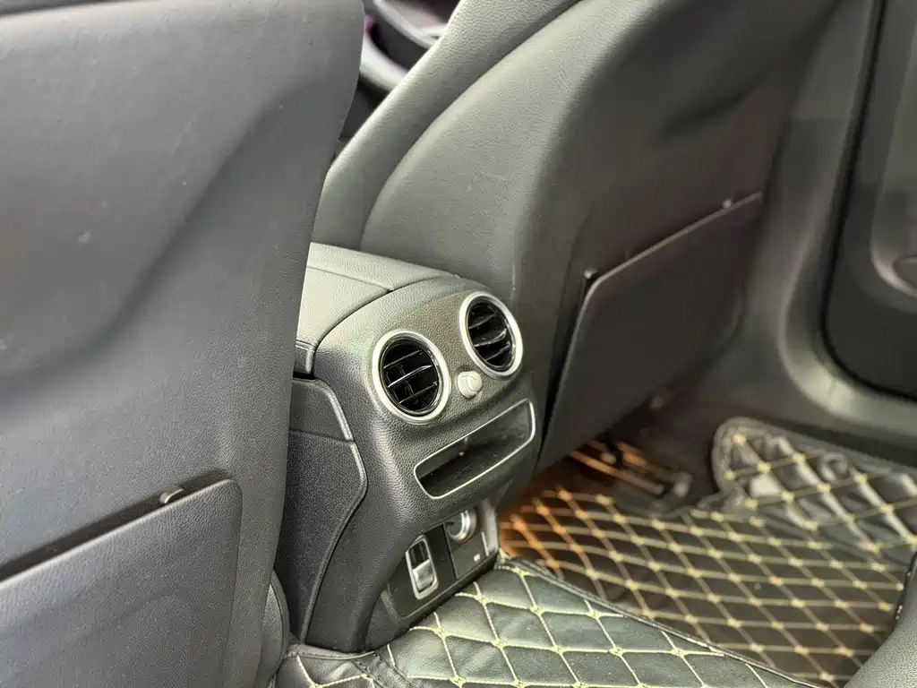 Mercedes-Benz C-Class 2019 — фото 15