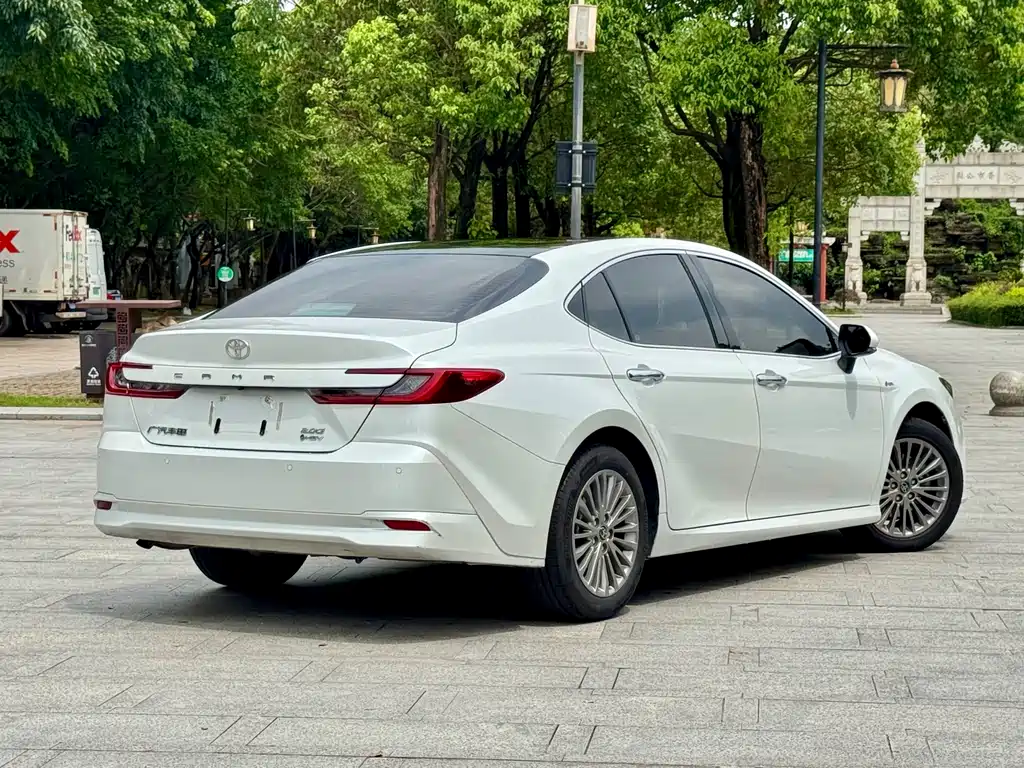 Toyota Camry 2024 — фото 6