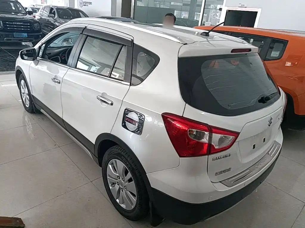 Suzuki S-Cross 2015