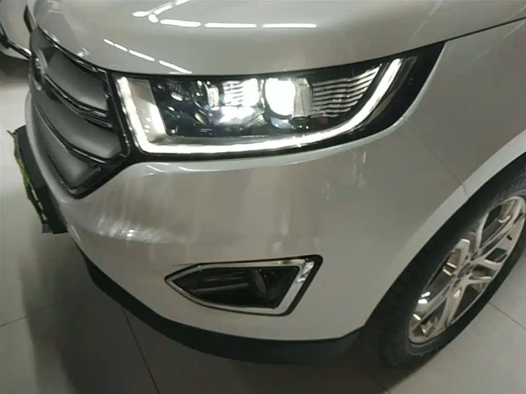 Ford Edge 2017 — фото 24