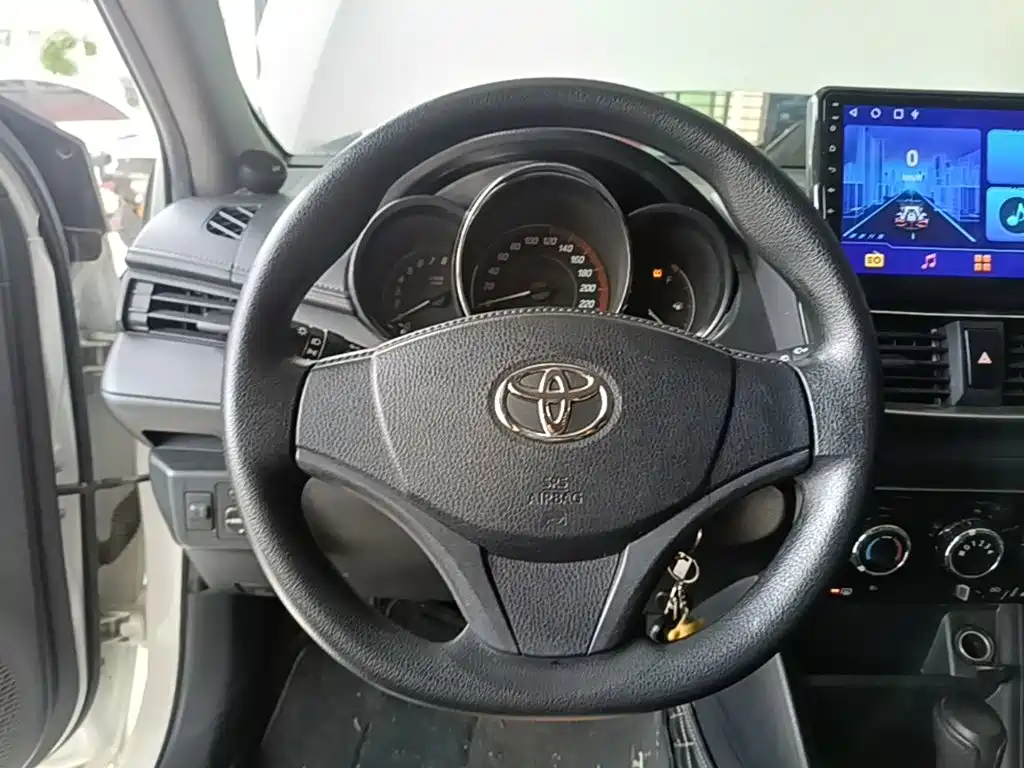 Toyota Yaris L 2020 — фото 11