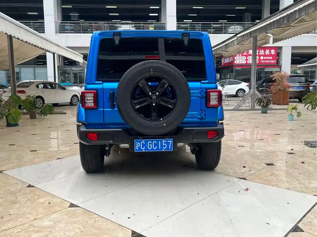 Jeep Wrangler 2023 — фото 16