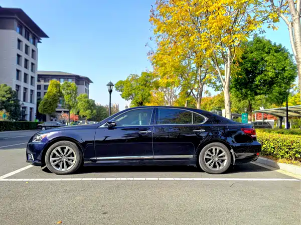 Lexus LS 2016
