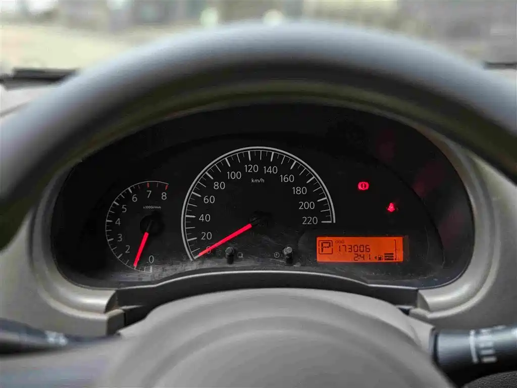 Nissan Sunny 2012 — фото 14