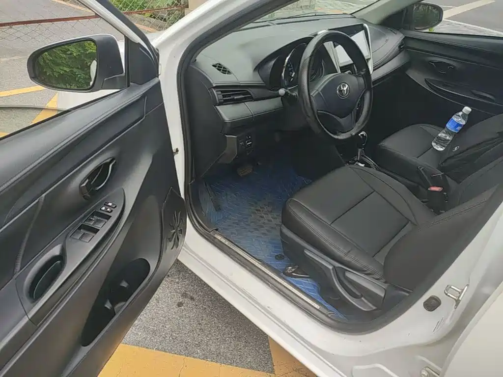 Toyota Yaris L 2019 — фото 16