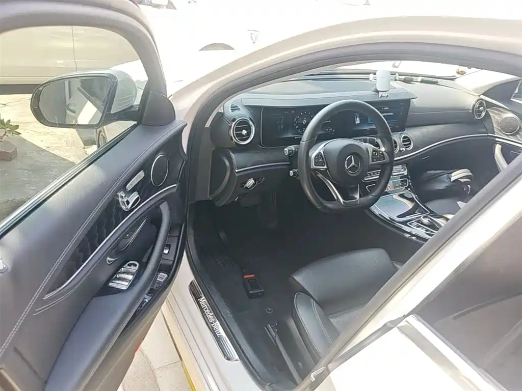 Mercedes-Benz E-Class 2017 — фото 16