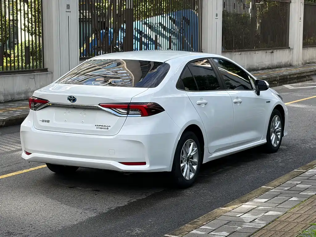 Toyota Corolla 2023 — фото 9