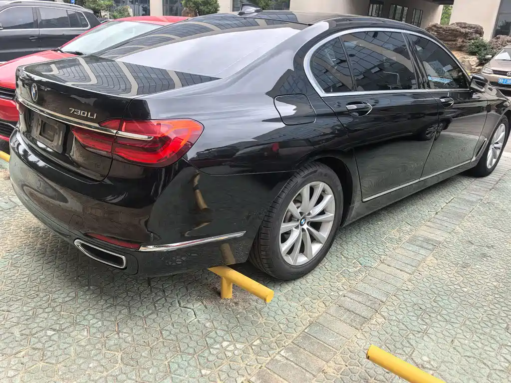 BMW 7 Series 2017 — фото 14