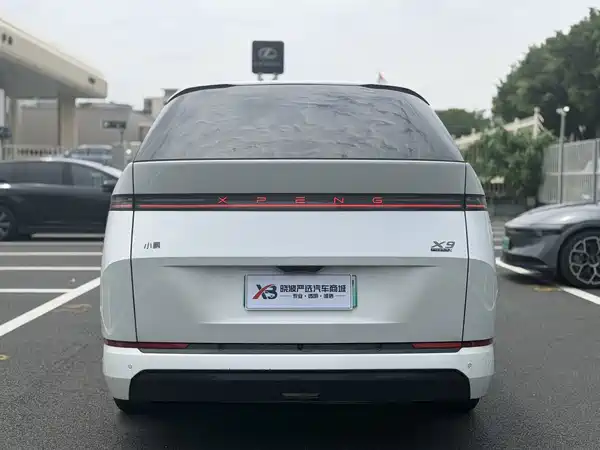 XPeng X9 2025