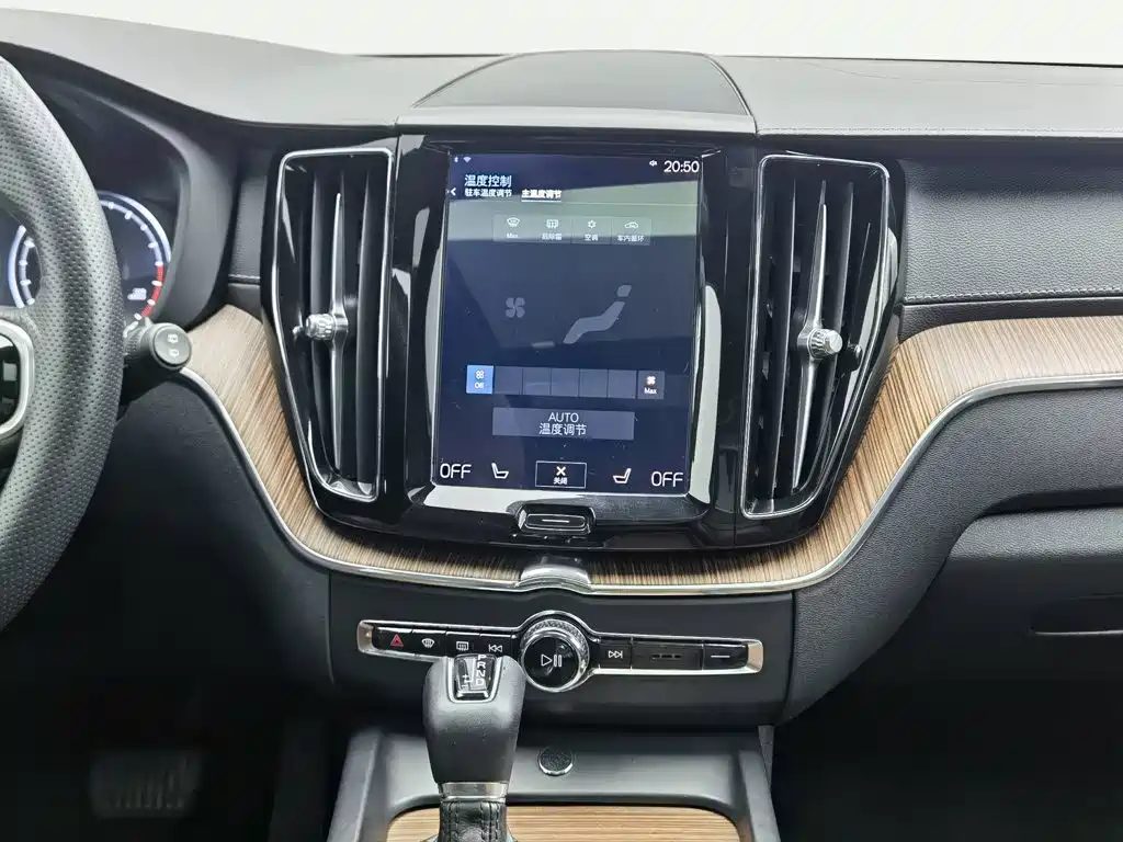 Volvo XC60 2020 — фото 12