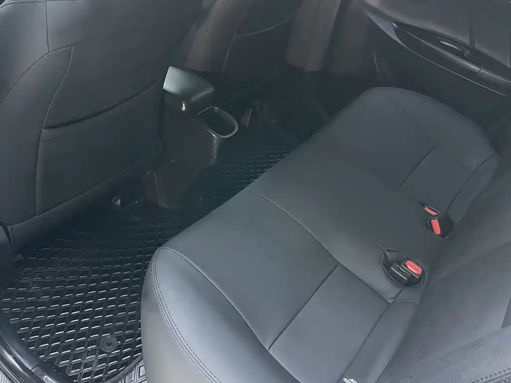 Toyota Yaris L 2023 — фото 19