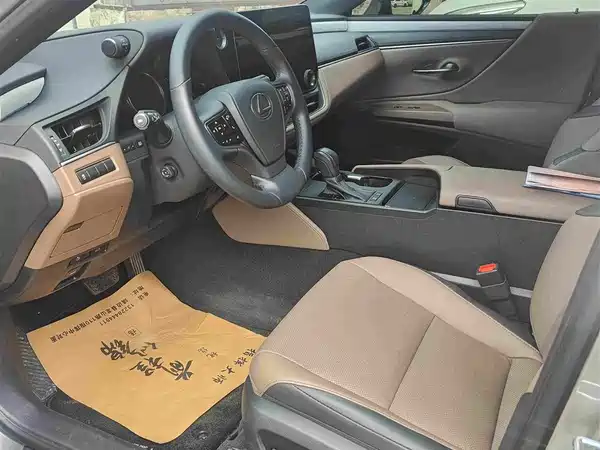 Lexus ES 2026