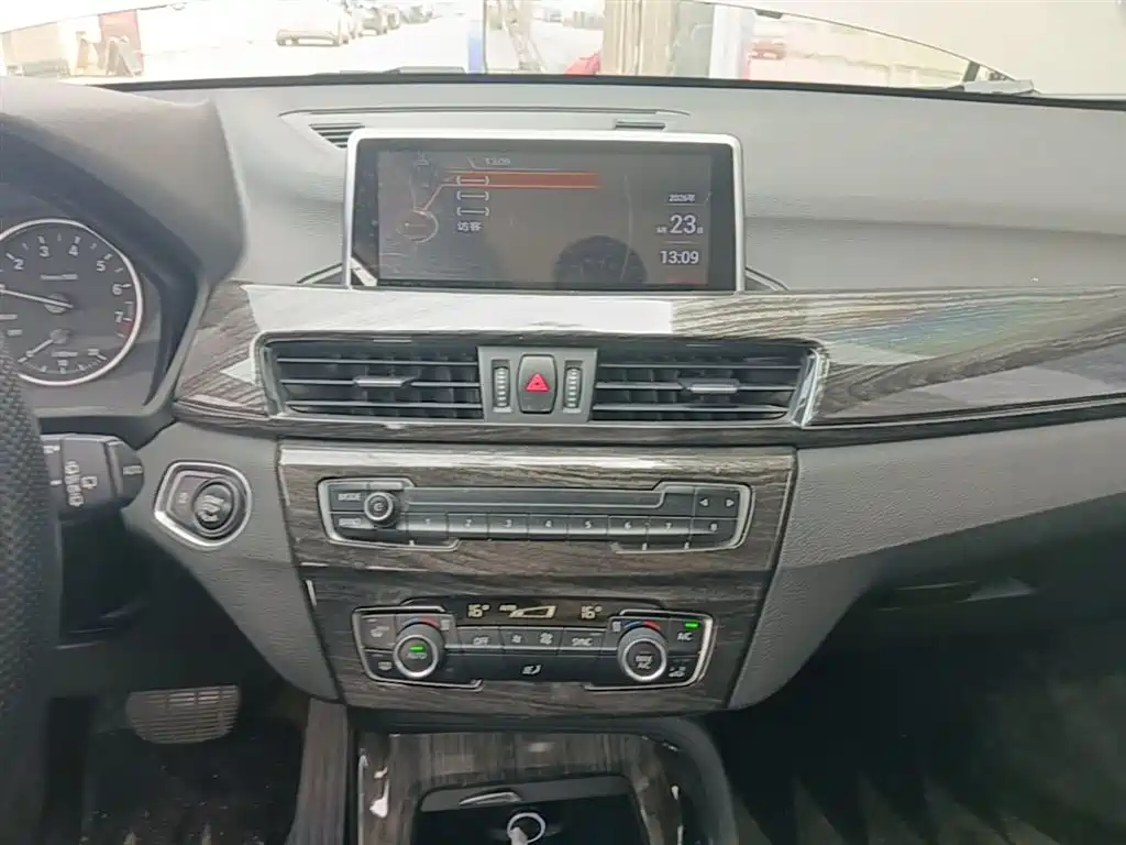BMW X1 2017 — фото 13