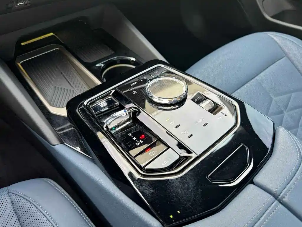 BMW 5 Series 2024 — фото 14