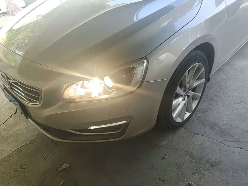 Volvo S60 2017 — фото 24