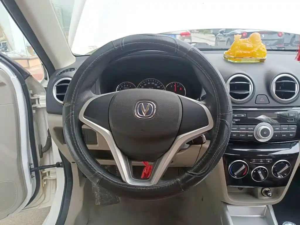 Changan Yuexiang V3 2018 — фото 11