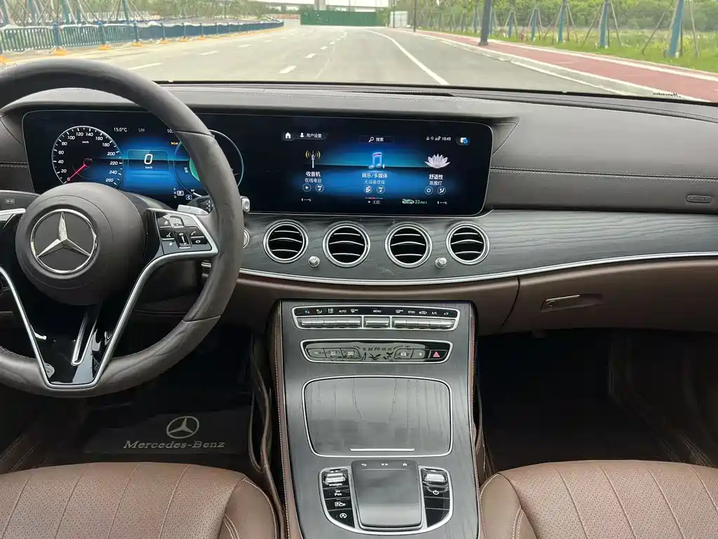 Mercedes-Benz E-Class 2023 — фото 15