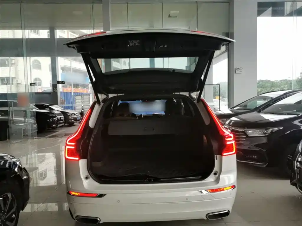 Volvo XC60 2021 — фото 19