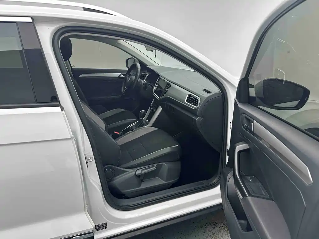 Volkswagen T-Roc 2023