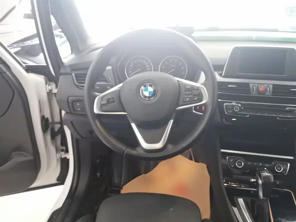 BMW 2 Series Active Tourer 2017 — фото 11
