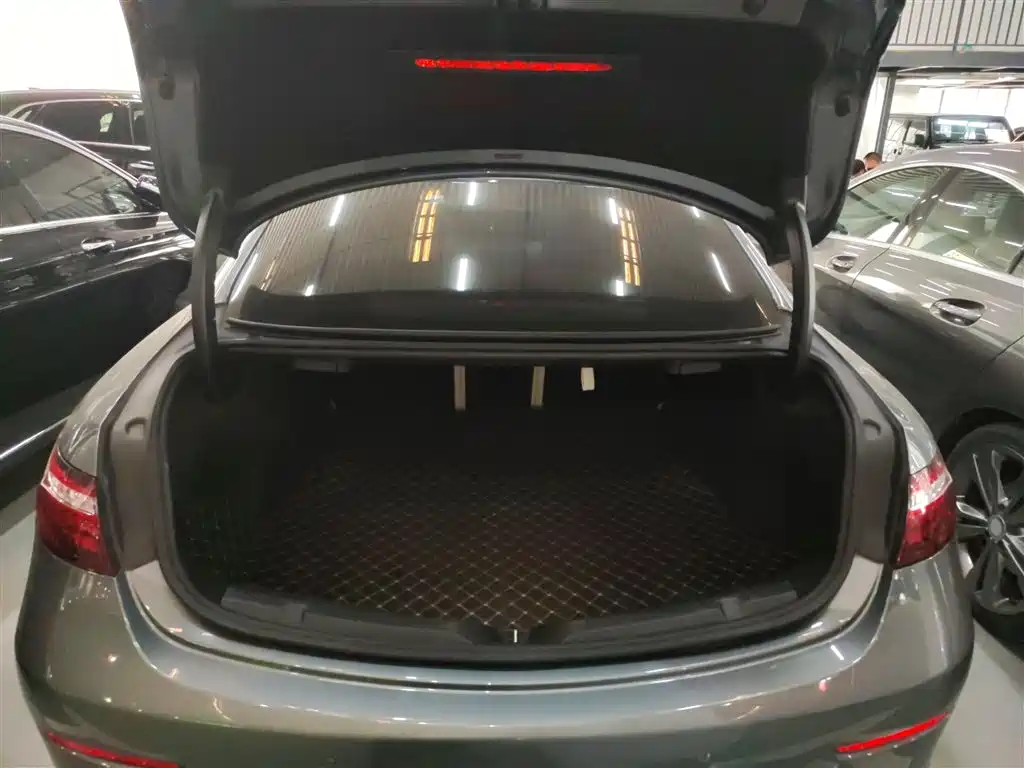 Mercedes-Benz E-Class 2022 — фото 15