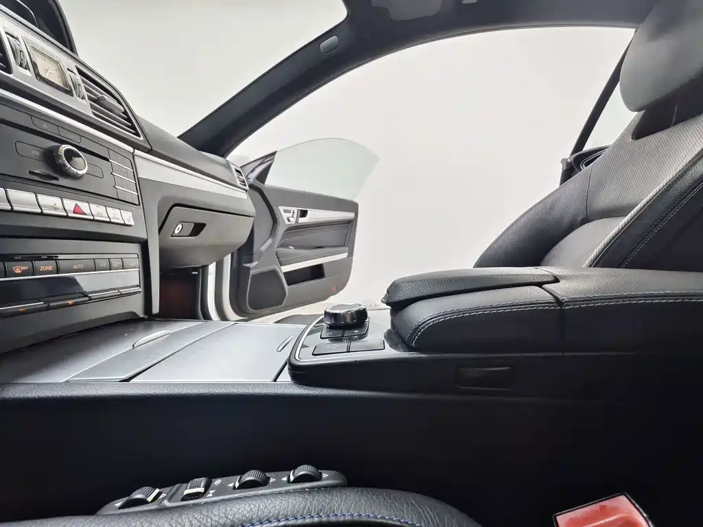 Mercedes-Benz E-Class 2016 — фото 12