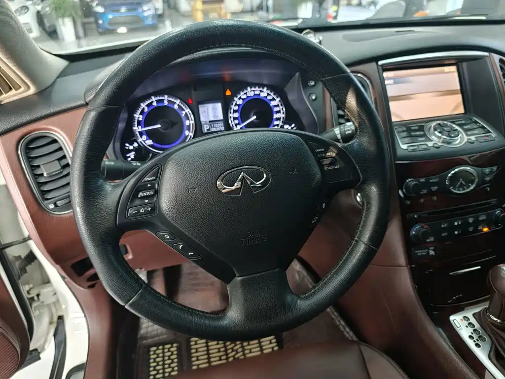 Infiniti QX50 2015 — фото 11
